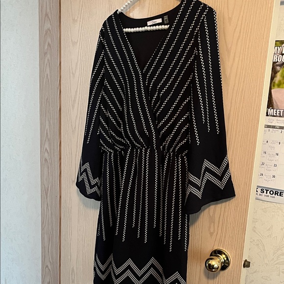 Dex Dresses & Skirts - Dex Blue and White Patterned Long Sleeve Dress